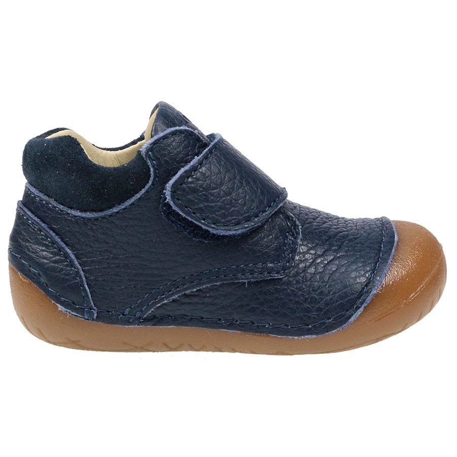 PRIMIGI PreWalker 54000 in navy, a high-quality and stylish pre-walking shoe for babies