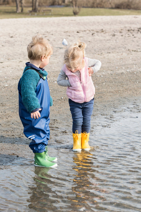 Side view of VIKING Gummistiefel ALV - gelb yellow rubber boots with a comfortable fabric lining