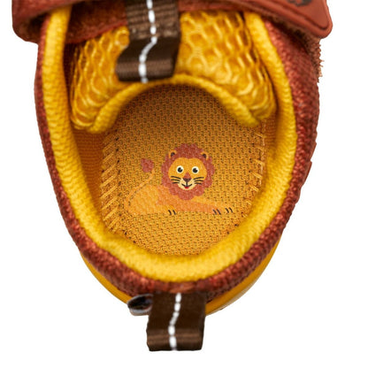 Red-brown and yellow AFFENZAHN Barfuß Halbschuh KNIT HAPPY LÖWE with lion design