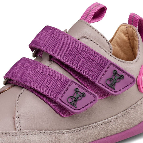 
Close-up image of the AFFENZAHN Barfuß Halbschuh BUDDY KOALA II showing the high-quality stitching and durable materials used in the construction Ideal for active kids on the go