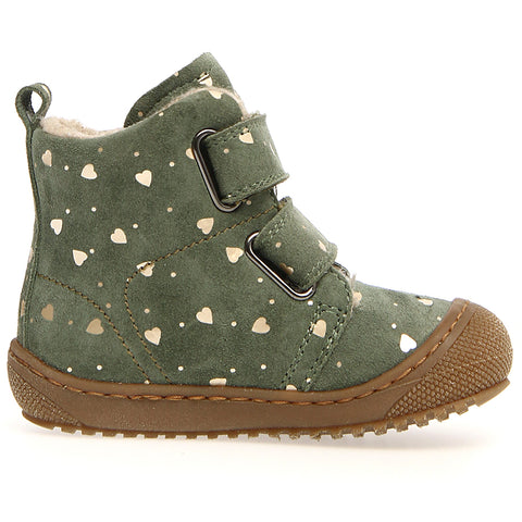 Young girl wearing NATURINO Stiefel BUBBLE - tanne - gold boots while playing outside, demonstrating their durability and versatility