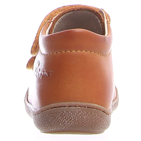 Child wearing the NATURINO Halbschuh COCOON - curry - dunkle Sohle running on grass