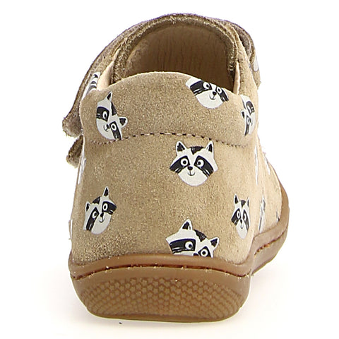 NATURINO Halbschuh COCOON in pistachio color featuring a cute raccoon design