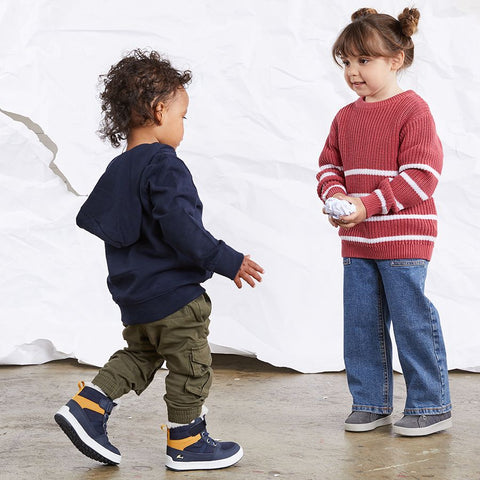  High-performance waterproof and warm ankle shoe in navy and yellow color