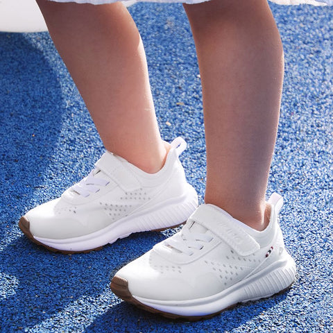 A close-up of the navy VIKING Halbschuh AERY SOL LOW showing its quality and design