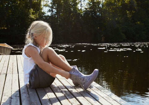 VIKING Gummistiefel INDIE PRINT in taupe and flieder colors, a stylish and durable waterproof boot for outdoor adventures